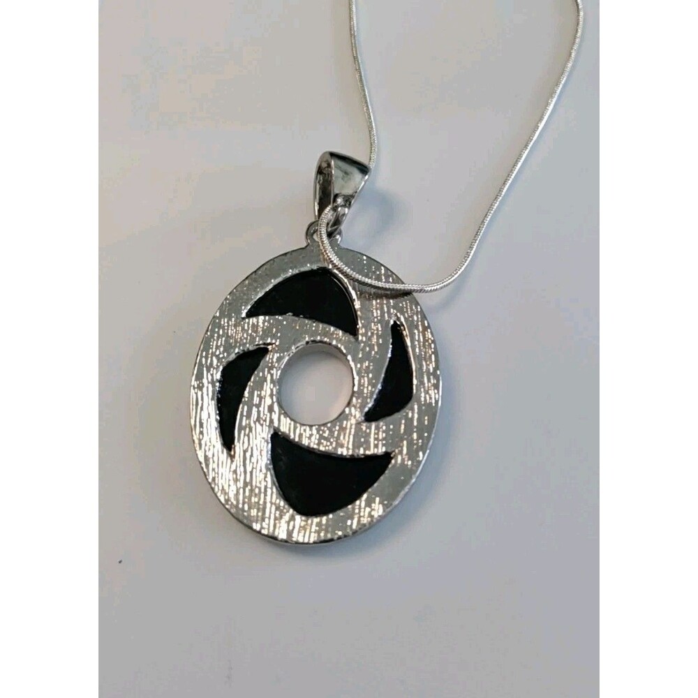 To Silver Plated Abalone Oval Pendant On 18" Silver Tone Snake Chain - Picture 2 of 4